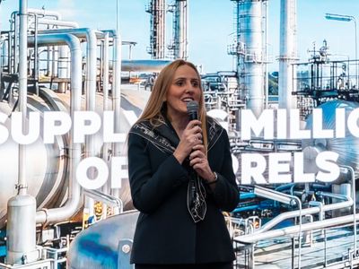 2025 12 03 Worldlng 1233